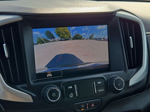 Used 2024 GMC Terrain SLT FWD image 24