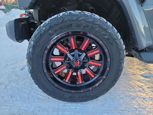 Used 2018 Jeep Wrangler Unlimited Sahara image 10