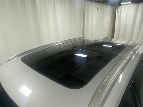 Certified 2025 Volvo XC40 B5 Plus image 6