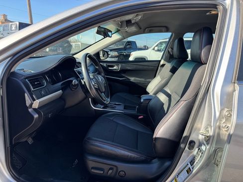 Used 2017 Toyota Camry SE image 9