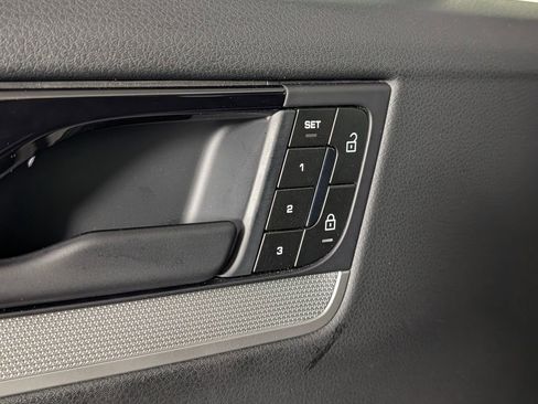 Certified 2024 Porsche Cayenne AWD/4WD image 24