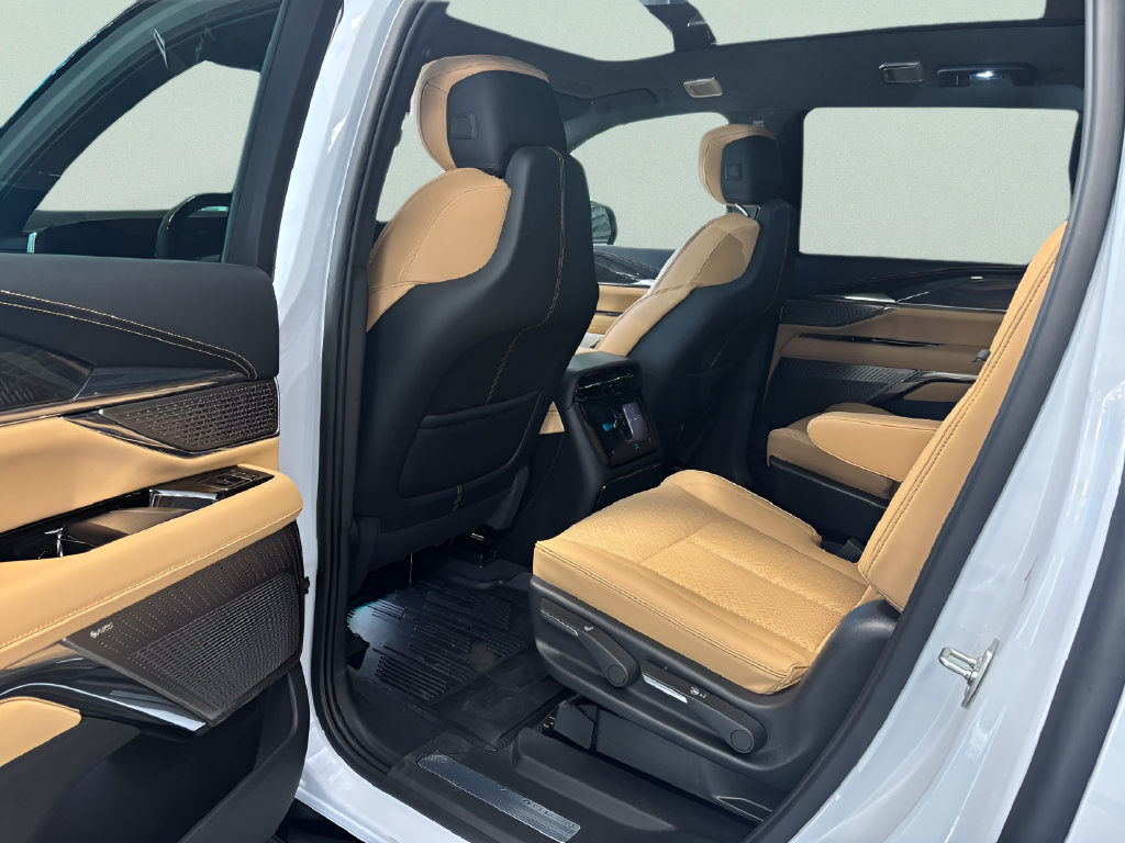New 2026 Cadillac Escalade IQ Sport 2 w/ LPO, ONYX Package AWD/4WD image 20