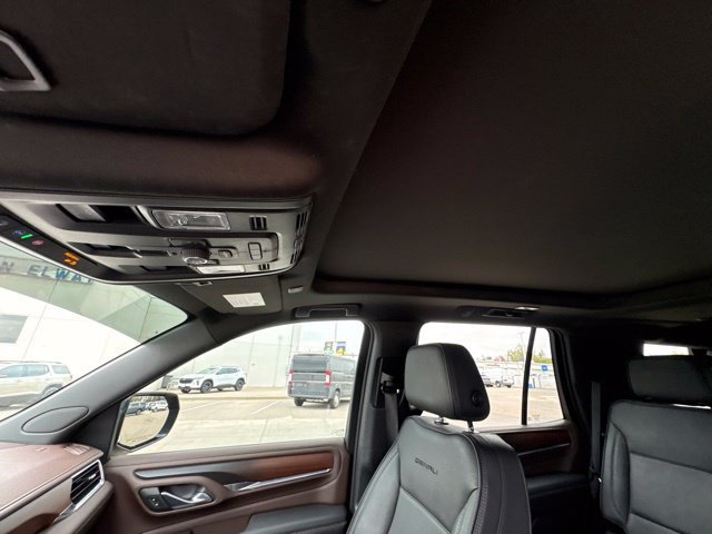 Used 2022 GMC Yukon Denali w/ Denali Premium Package AWD/4WD image 21