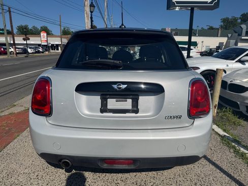 Used 2017 MINI Cooper 4-Door Hardtop image 5