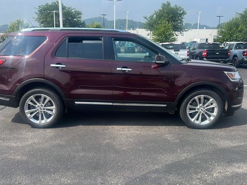 Used 2018 Ford Explorer Limited w/ Equipment Group 301A AWD/4WD image 4