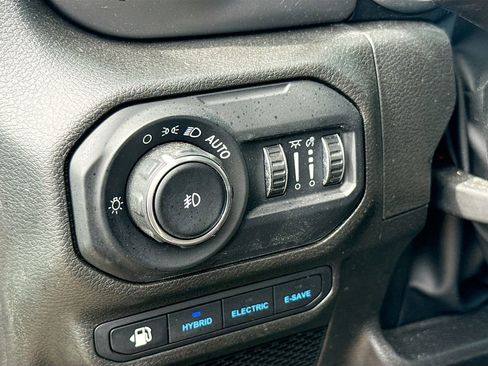 Used 2022 Jeep Wrangler Unlimited Rubicon 4xe w/ Cold Weather Group AWD/4WD image 12