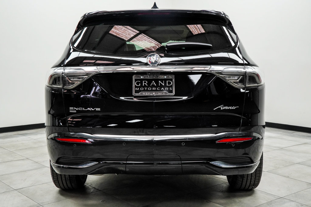 Used 2023 Buick Enclave Avenir w/ Avenir Technology Package AWD/4WD image 11
