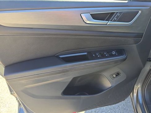 Used 2025 Volkswagen Atlas Cross Sport SE image 18