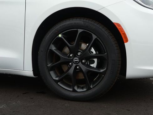 New 2026 Chrysler Pacifica Select w/ S Appearance Package image 5