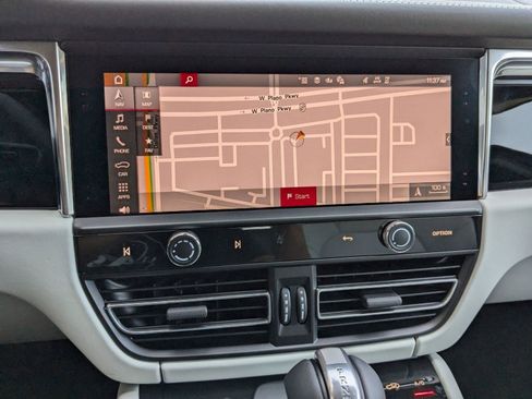 Used 2025 Porsche Macan Turbo image 17