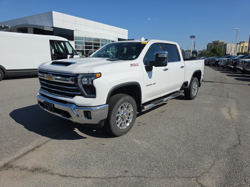 Used 2025 Chevrolet Silverado 3500 LTZ AWD/4WD image 3