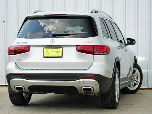 Used 2021 Mercedes-Benz GLB 250 4MATIC w/ Premium Package image 4