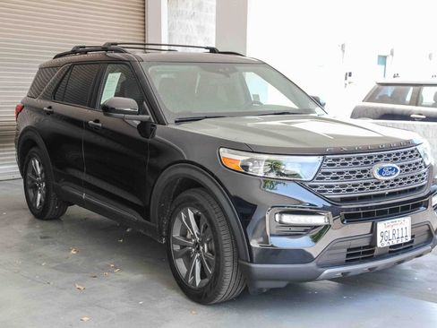 Used 2023 Ford Explorer XLT w/ Equipment Group 202A RWD image 3