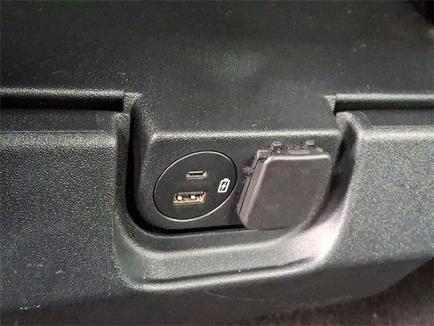 Used 2022 Ford F150 XLT image 12