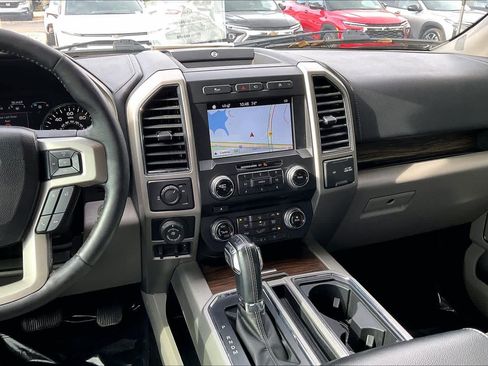 Used 2018 Ford F150 Lariat w/ Equipment Group 502A Luxury image 6