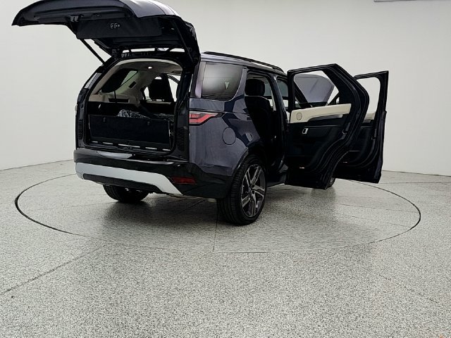 New 2026 Land Rover Discovery Limited Edition AWD/4WD image 11
