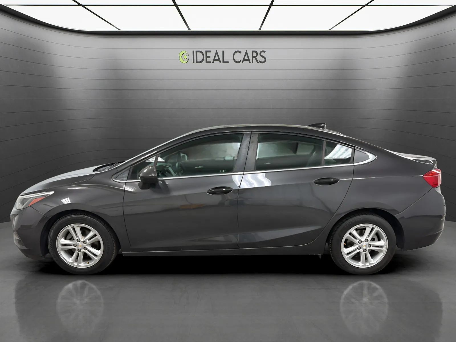 Used 2017 Chevrolet Cruze LT w/ Convenience Package FWD image 8