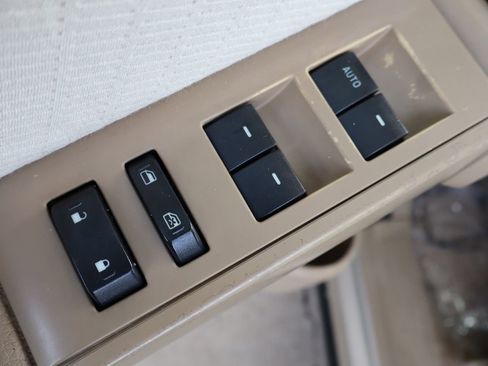 Used 2007 Ford Explorer XLT image 27