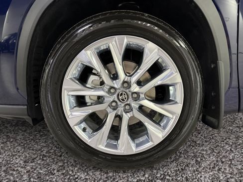 New 2026 Toyota Highlander Limited image 14