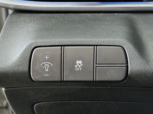 Used 2024 Hyundai Elantra SEL image 17