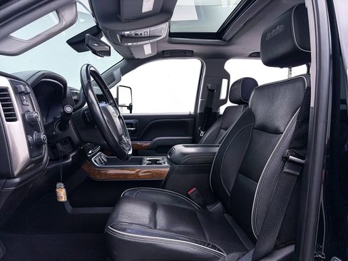 Used 2019 Chevrolet Silverado 2500 High Country w/ Duramax Plus Package image 18