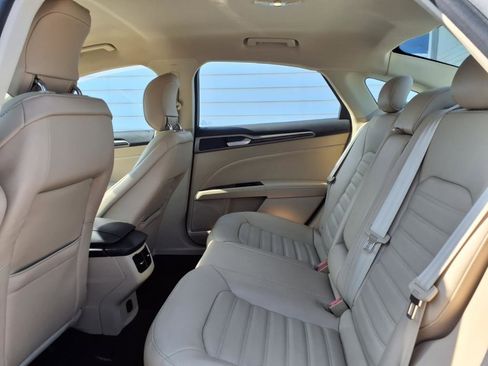 Used 2014 Ford Fusion SE w/ Equipment Group 202A image 7