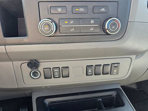 Used 2018 Nissan NV 2500 SV RWD image 11