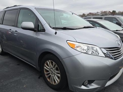 Used 2011 Toyota Sienna XLE image 1