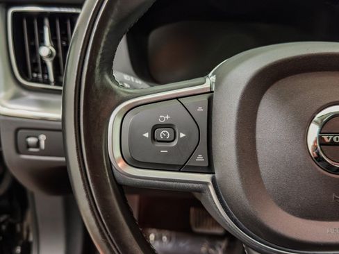 Used 2019 Volvo XC60 T5 Momentum w/ Multimedia Package AWD/4WD image 30