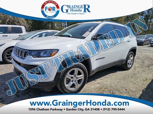 Used 2024 Jeep Compass Latitude AWD/4WD image 1