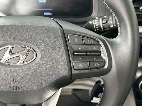 Used 2023 Hyundai Venue SEL image 21