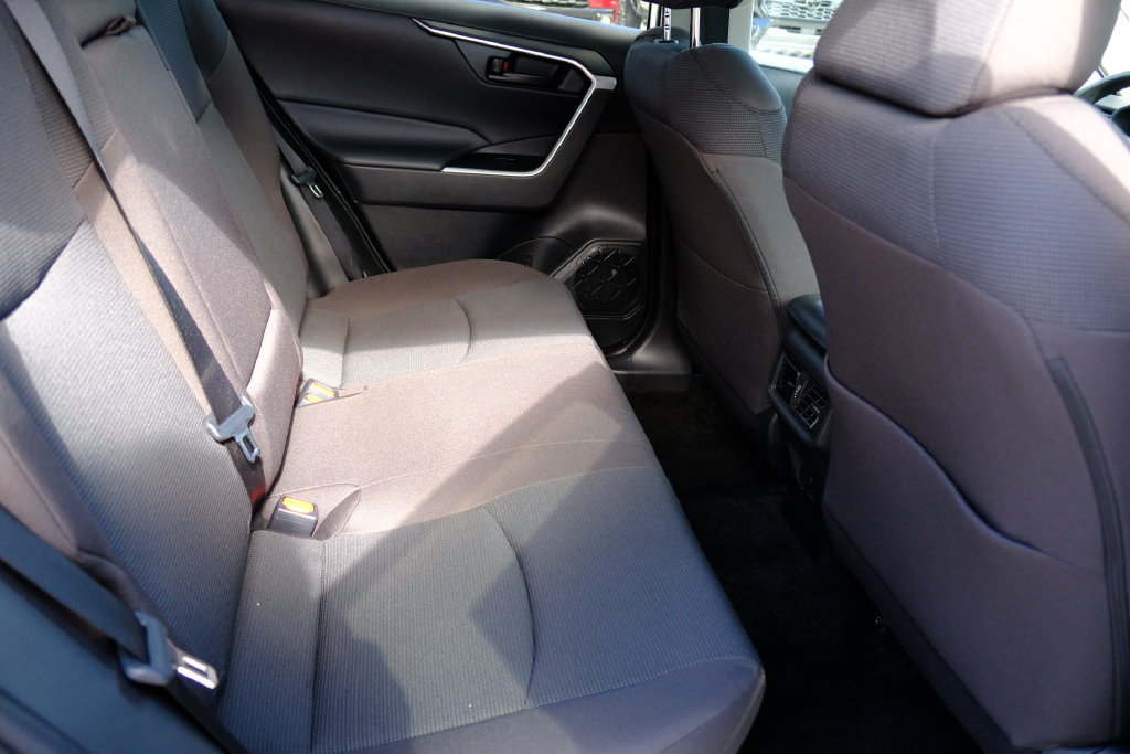 Used 2021 Toyota RAV4 LE AWD/4WD image 40