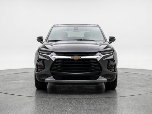 Used 2025 Chevrolet Blazer LT FWD image 2