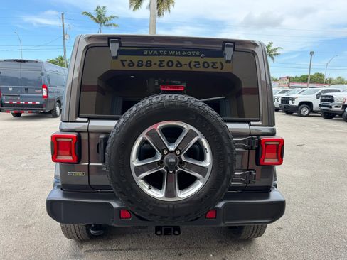 Used 2021 Jeep Wrangler Unlimited Sahara AWD/4WD image 4