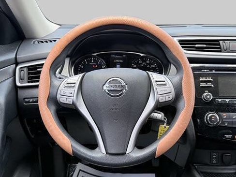Used 2016 Nissan Rogue S FWD image 17