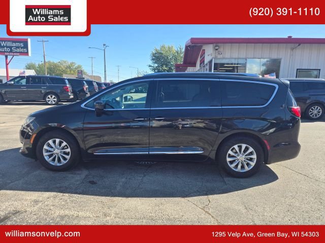 Used 2019 Chrysler Pacifica Touring-L FWD image 6