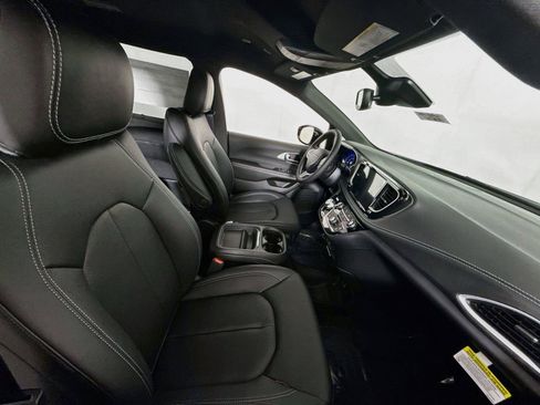 New 2027 Chrysler Pacifica Select AWD/4WD image 20