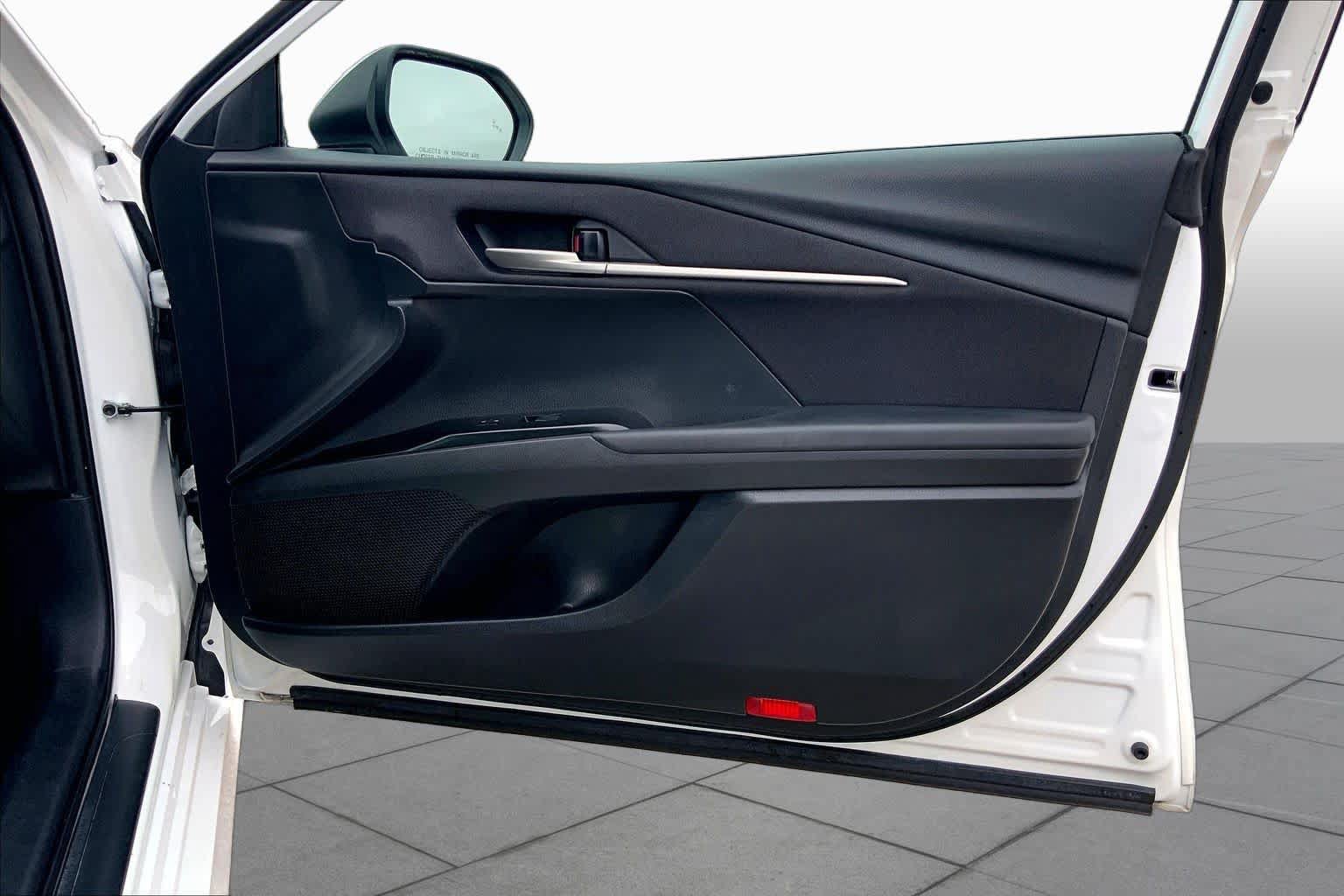 Used 2025 Toyota Camry LE w/ Convenience Package FWD image 22