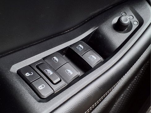 Used 2024 Jeep Grand Cherokee L Laredo image 25