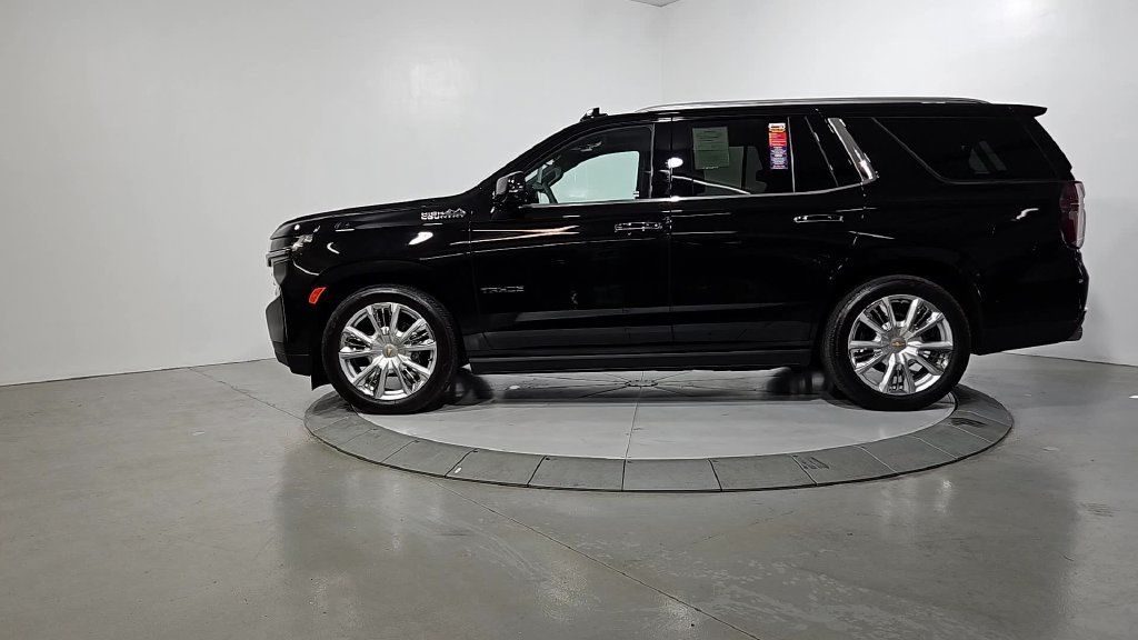 Used 2024 Chevrolet Tahoe High Country AWD/4WD image 2