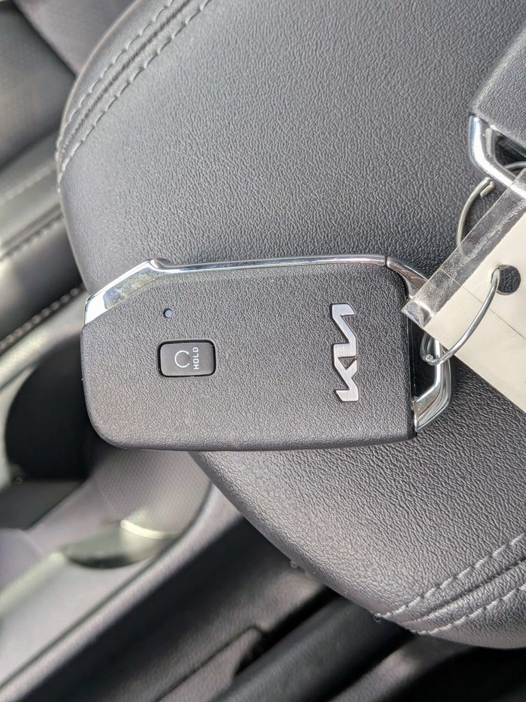 Used 2025 Kia Seltos EX FWD image 29