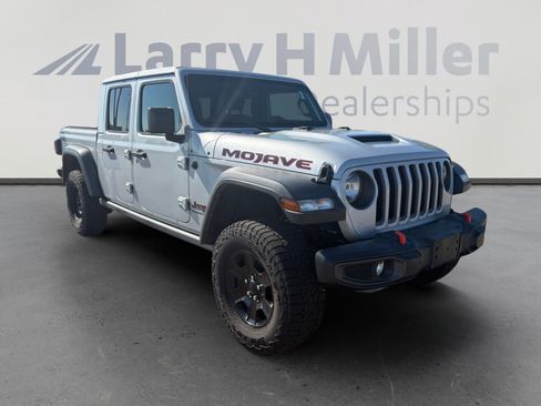Used 2023 Jeep Gladiator Mojave w/ Cold Weather Group AWD/4WD image 8