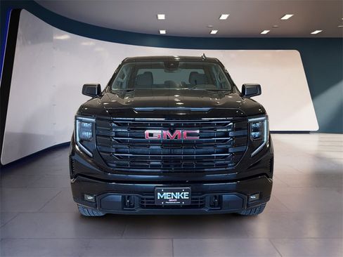 Used 2022 GMC Sierra 1500 Elevation image 2