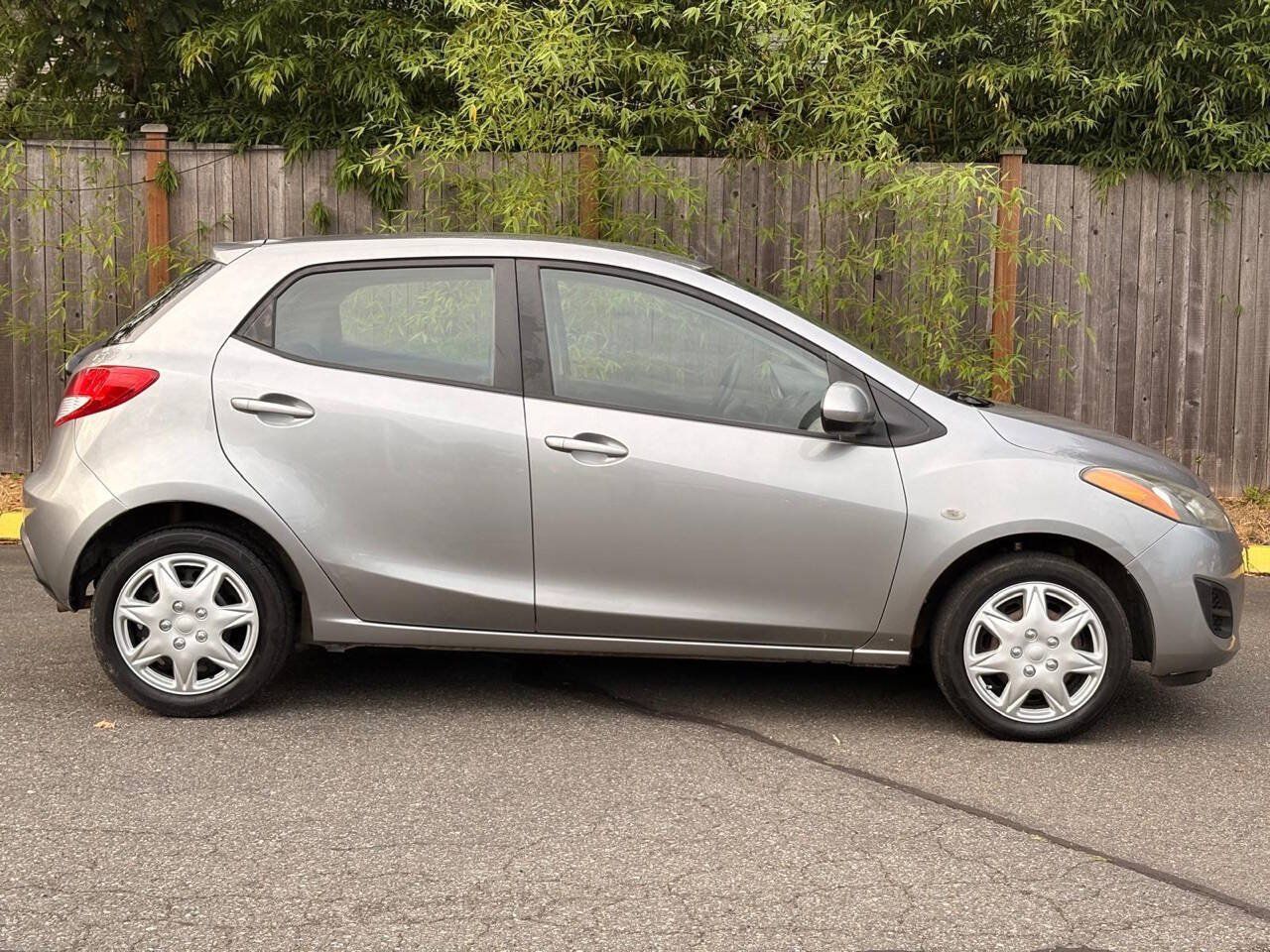 Used 2014 MAZDA MAZDA2 Sport FWD image 5