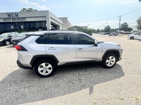 Used 2020 Toyota RAV4 XLE AWD/4WD image 28