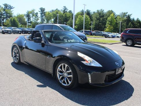 Used 2014 Nissan 370Z Touring RWD image 11