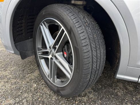 Used 2018 Audi SQ5 Premium Plus w/ Navigation Package AWD/4WD image 34