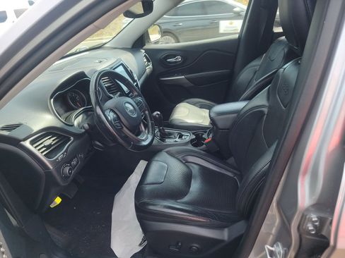Used 2019 Jeep Cherokee Limited AWD/4WD image 3