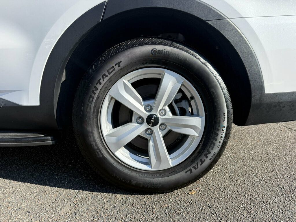 Used 2026 Kia Sorento LX FWD image 9