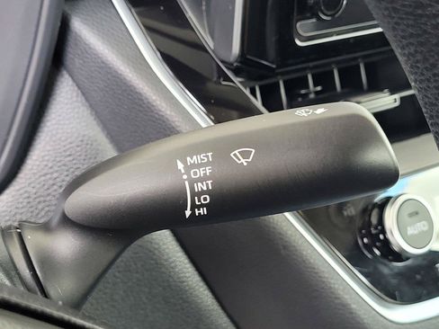 Used 2025 Toyota Corolla LE FWD image 33